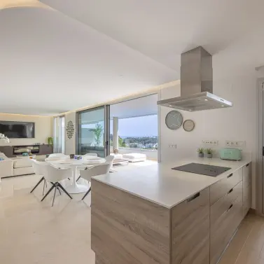 Продажа двухуровневого пентхауса в Benahavís