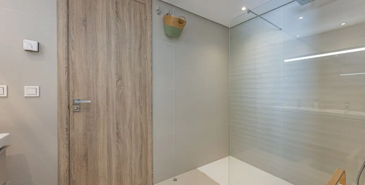 Продажа двухуровневого пентхауса в Benahavís 17