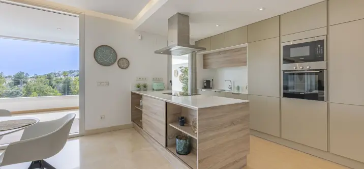 Venta de ático dúplex en Benahavís 2