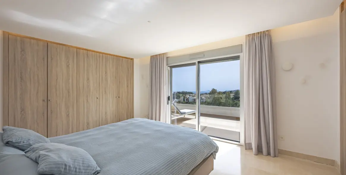 Venta de ático dúplex en Benahavís 12