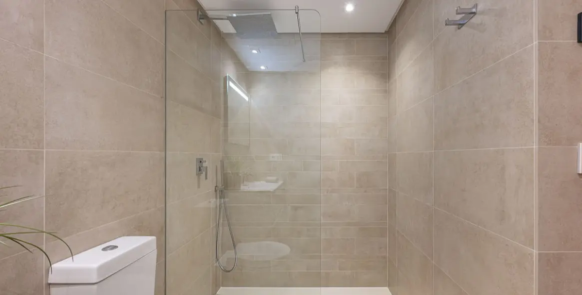 Venta de ático dúplex en Benahavís 18