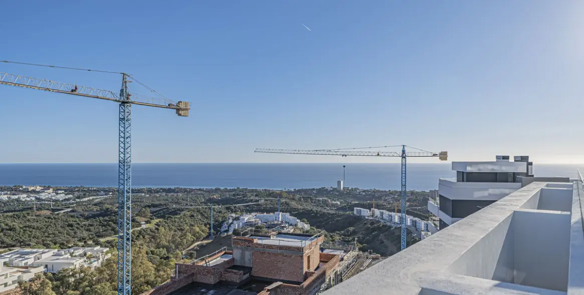 Sale of middle floor apartment in Altos de los Monteros 1