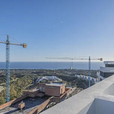 Venta de apartamento en planta media en Altos de los Monteros
