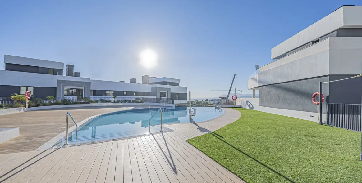 Sale of middle floor apartment in Altos de los Monteros 2