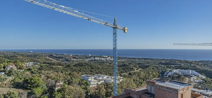 Venta de apartamento en planta media en Altos de los Monteros 2