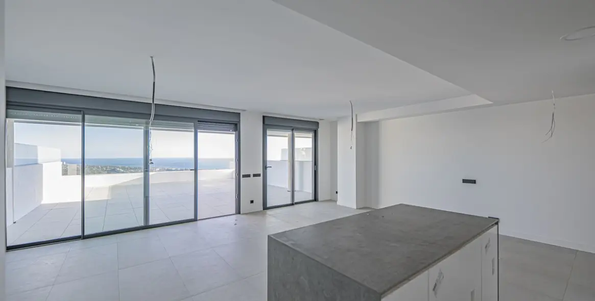 Sale of middle floor apartment in Altos de los Monteros 8