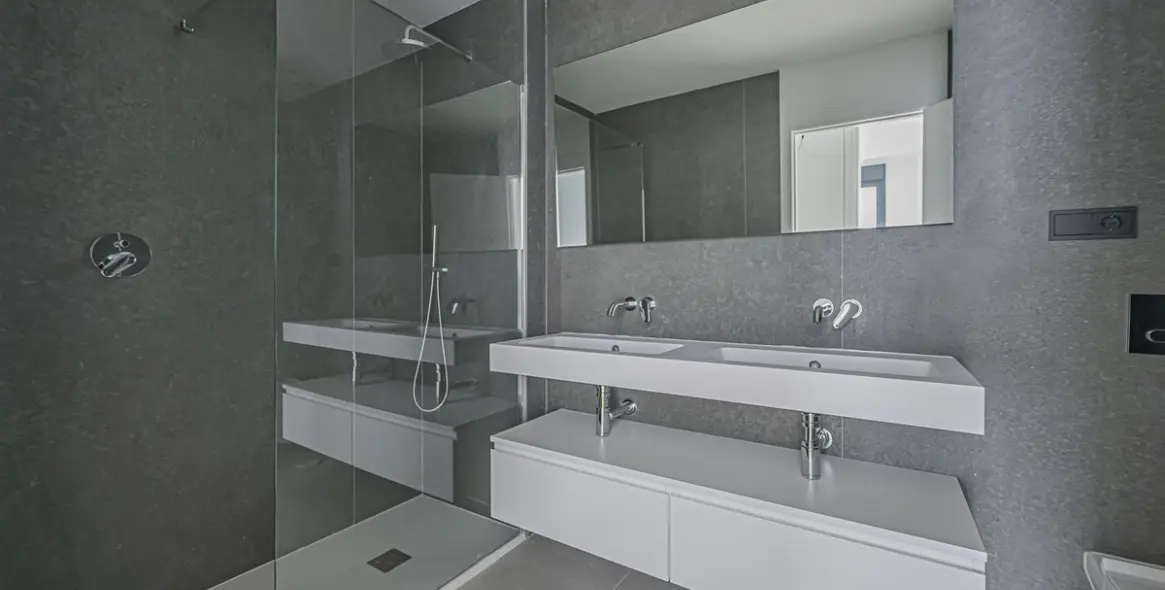 Sale of middle floor apartment in Altos de los Monteros 10