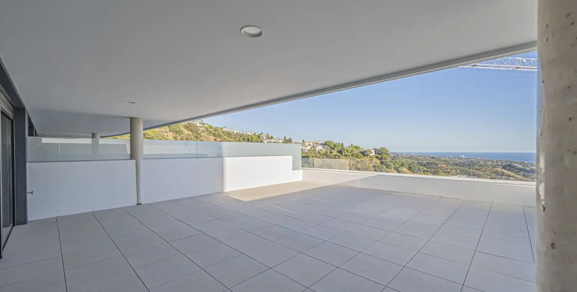 Sale of middle floor apartment in Altos de los Monteros 11