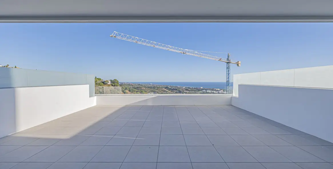 Sale of middle floor apartment in Altos de los Monteros 13