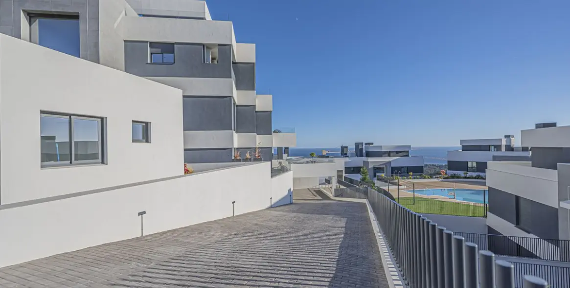 Sale of middle floor apartment in Altos de los Monteros 15