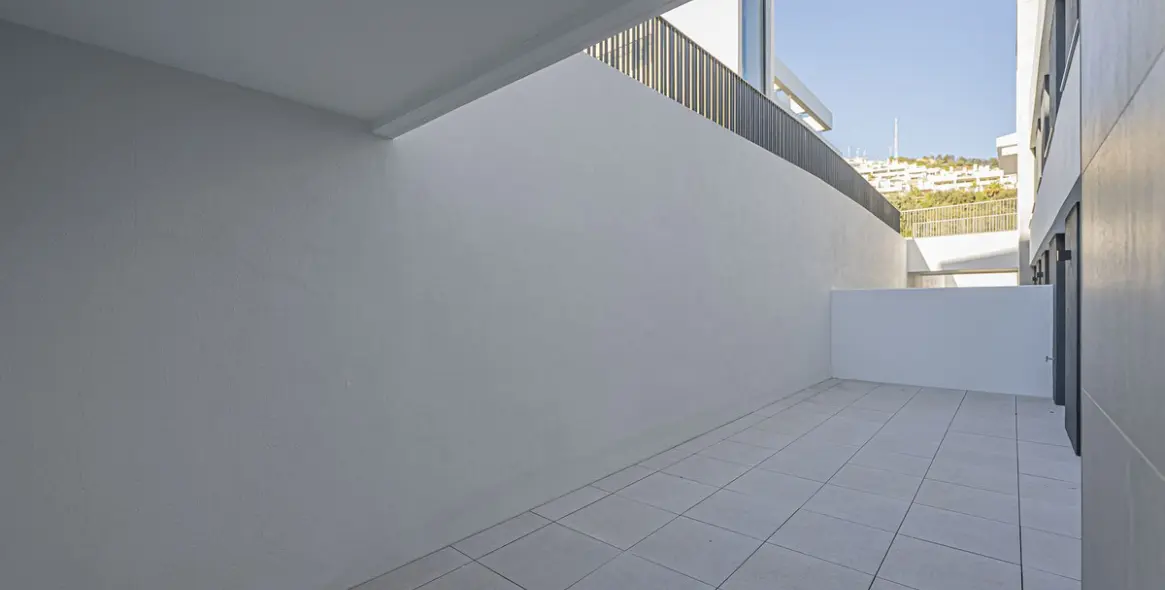 Sale of middle floor apartment in Altos de los Monteros 18