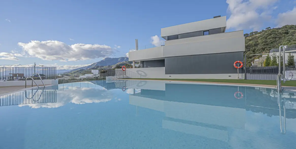 Продажа апартаментов на среднем этаже в Altos de los Monteros 25