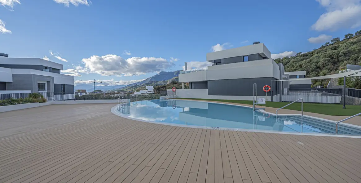 Продажа апартаментов на среднем этаже в Altos de los Monteros 33