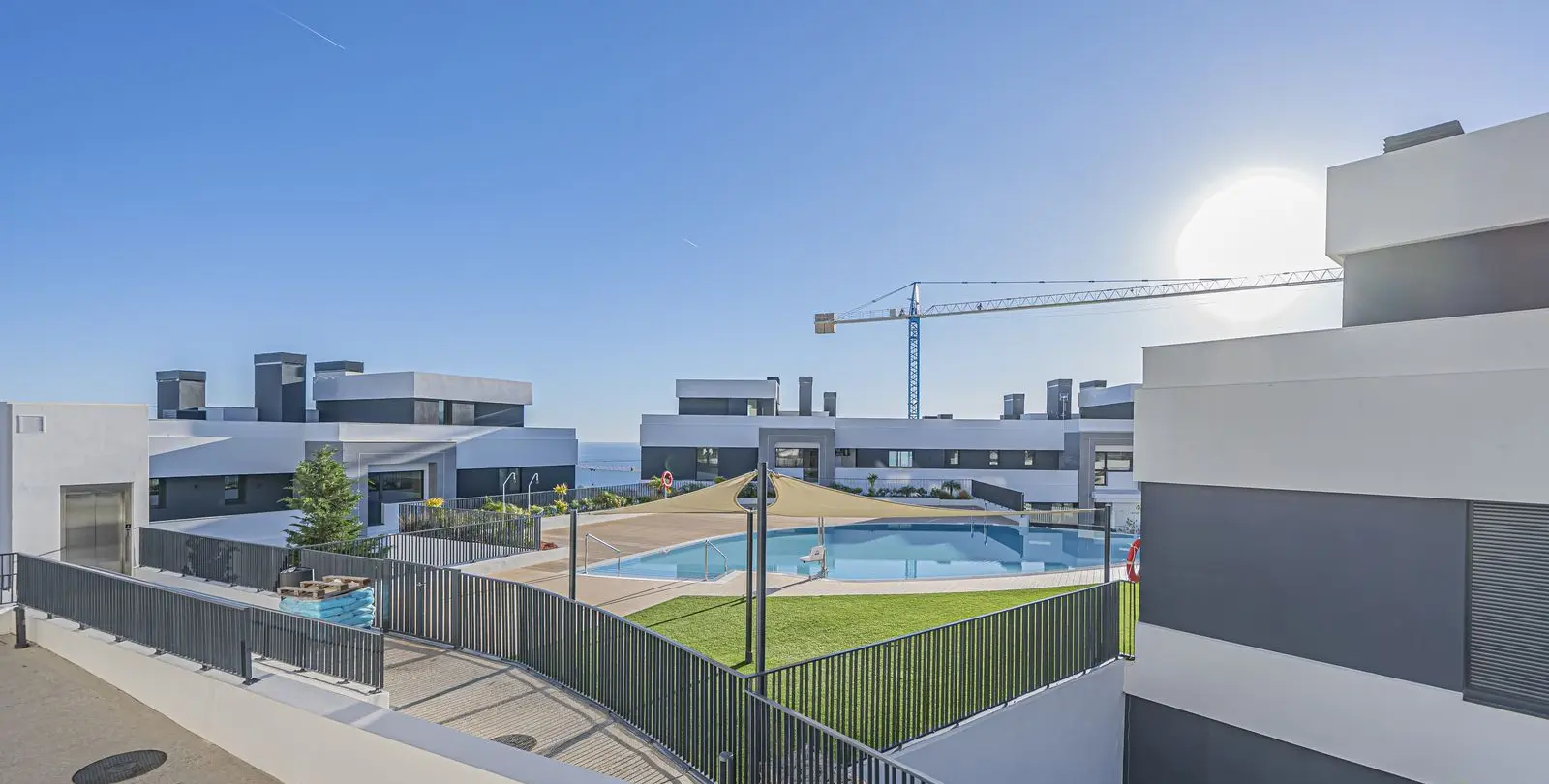 Sale of middle floor apartment in Altos de los Monteros 10
