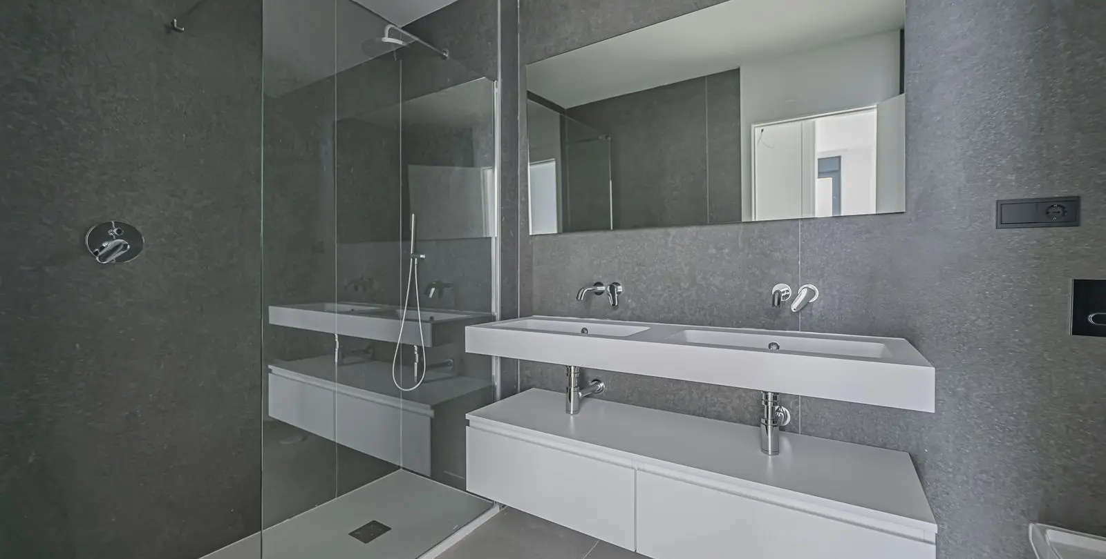 Sale of middle floor apartment in Altos de los Monteros 11