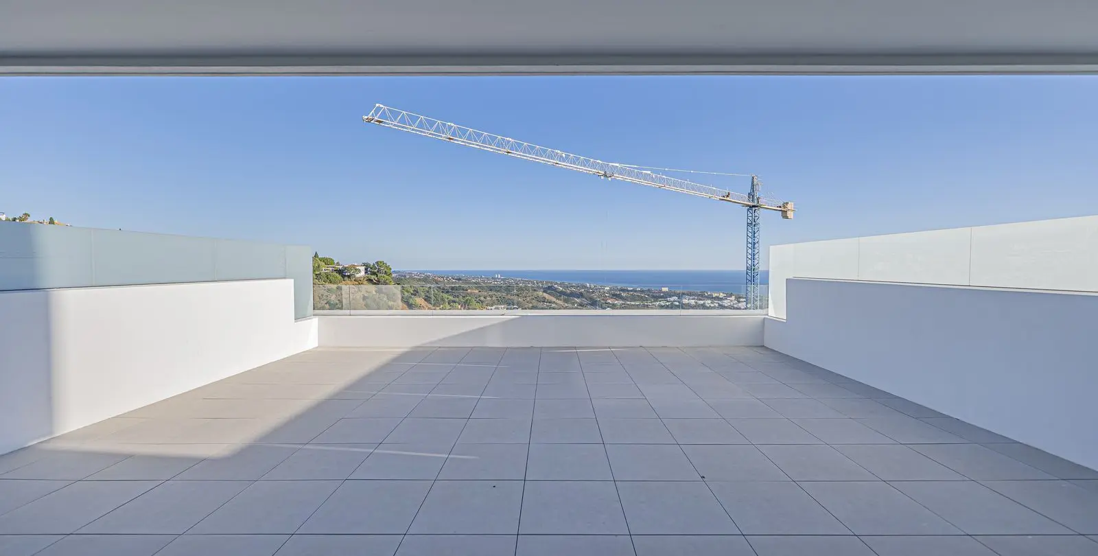 Sale of middle floor apartment in Altos de los Monteros 15