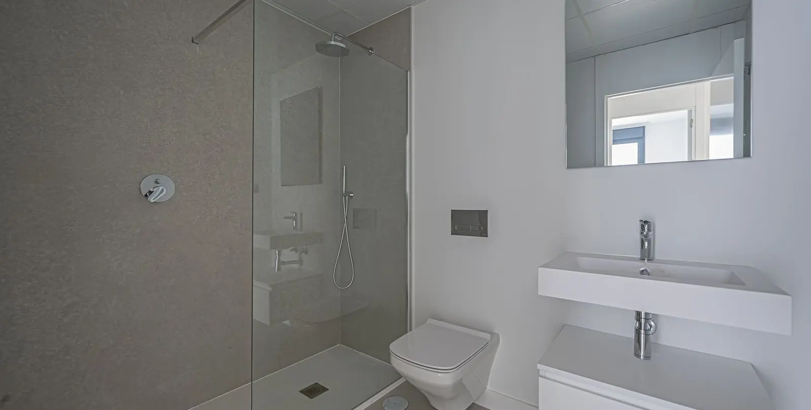 Sale of middle floor apartment in Altos de los Monteros 18