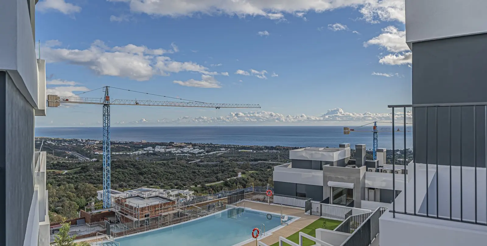 Sale of middle floor apartment in Altos de los Monteros 27