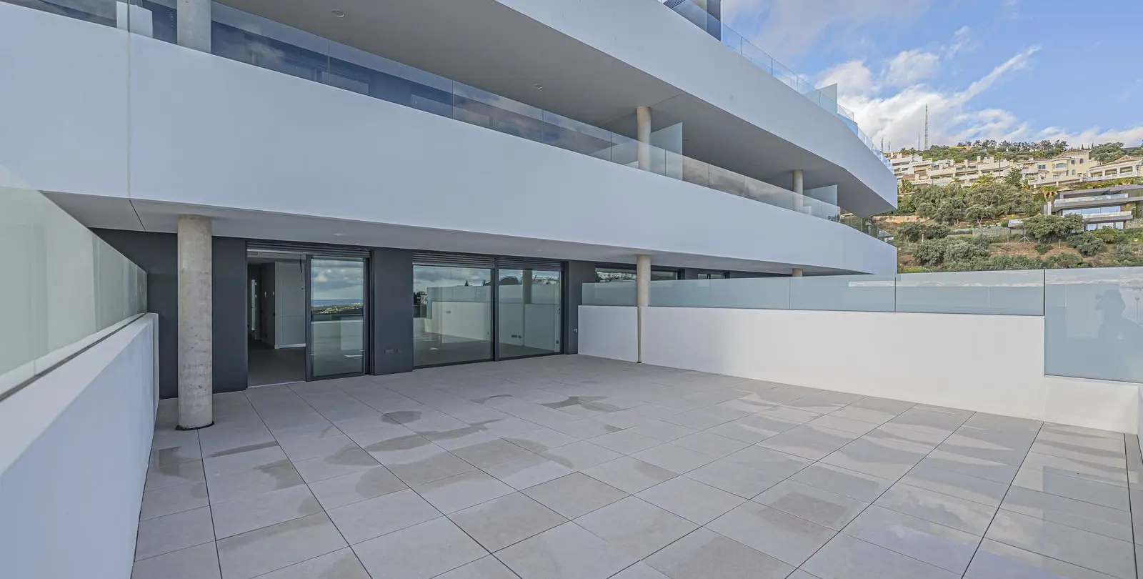 Sale of middle floor apartment in Altos de los Monteros 29