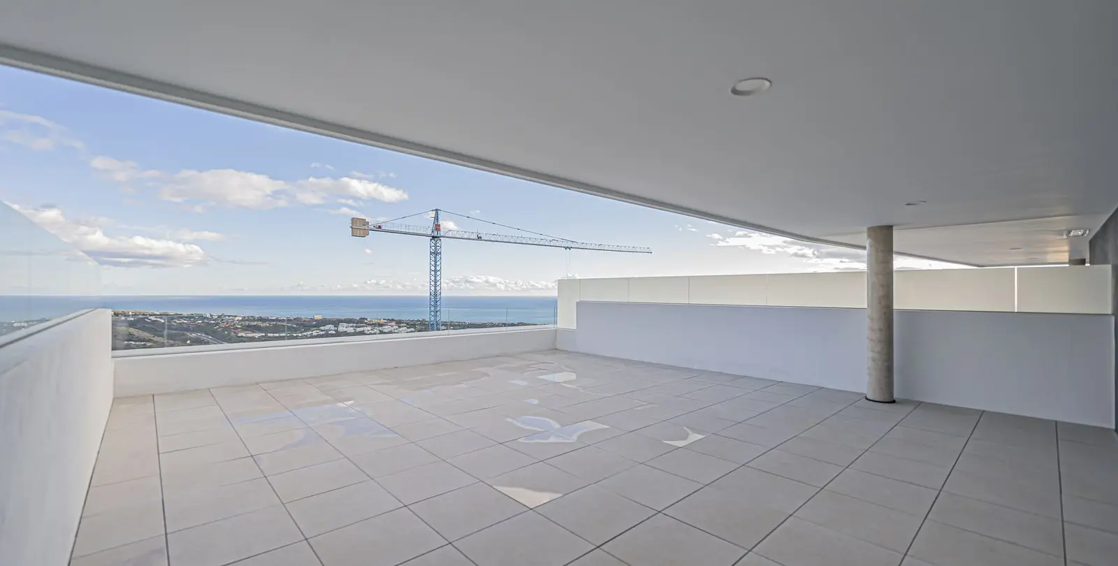 Sale of middle floor apartment in Altos de los Monteros 32