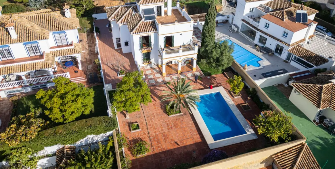 Sale of detached villa in Arroyo de la Miel 1