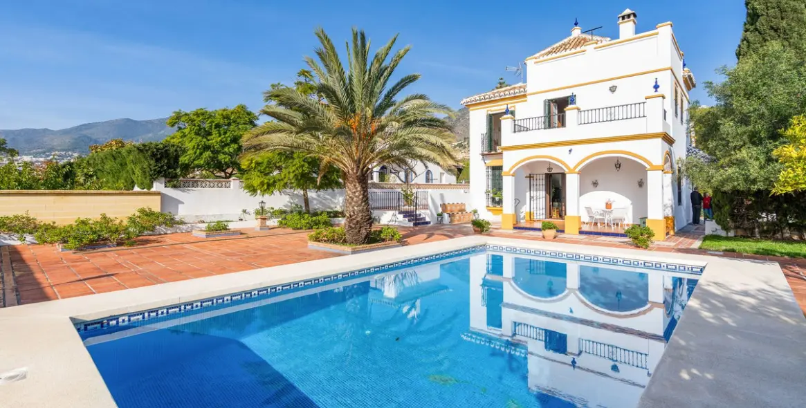 Sale of detached villa in Arroyo de la Miel 2