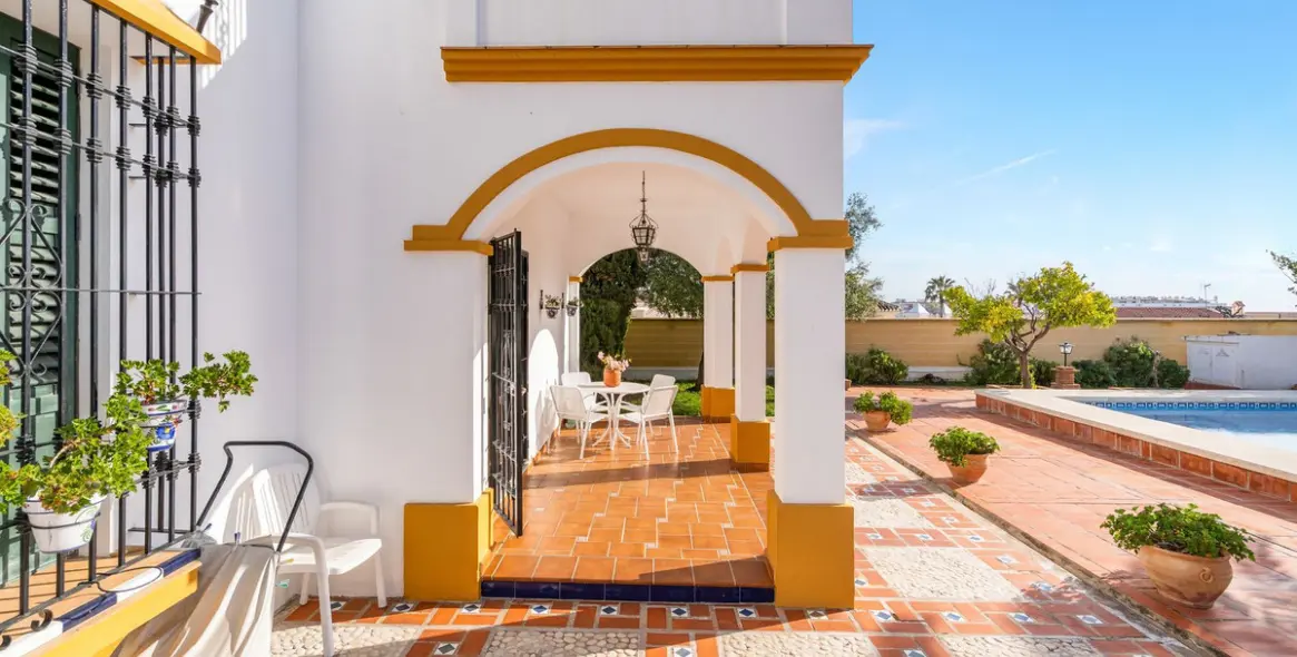 Sale of detached villa in Arroyo de la Miel 3