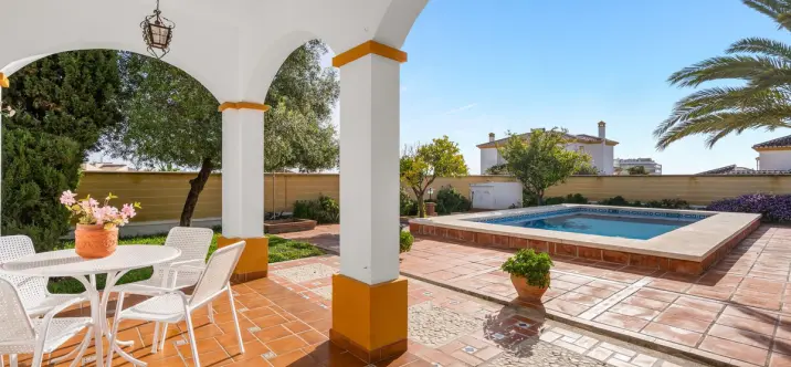 Venta de villa independiente en Arroyo de la Miel 3