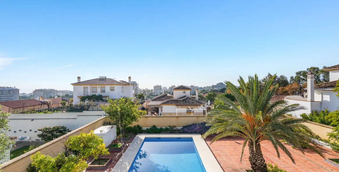 Sale of detached villa in Arroyo de la Miel 5