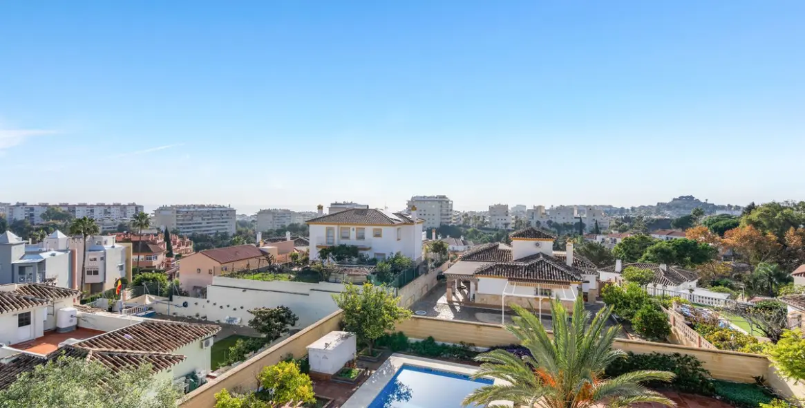 Sale of detached villa in Arroyo de la Miel 6