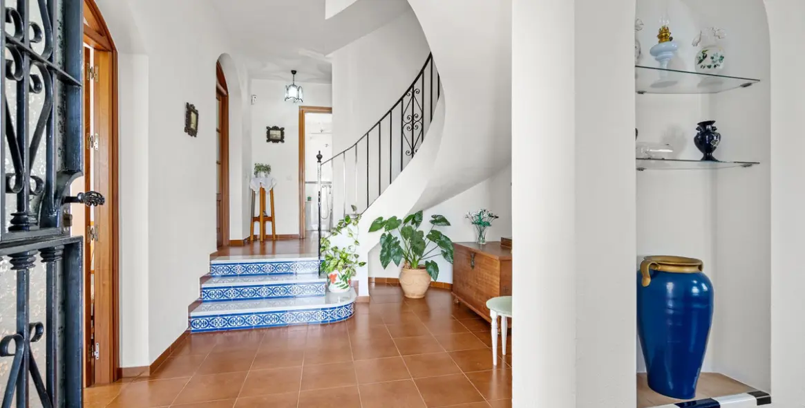 Sale of detached villa in Arroyo de la Miel 7