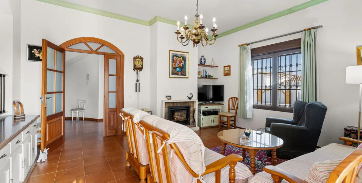 Sale of detached villa in Arroyo de la Miel 9