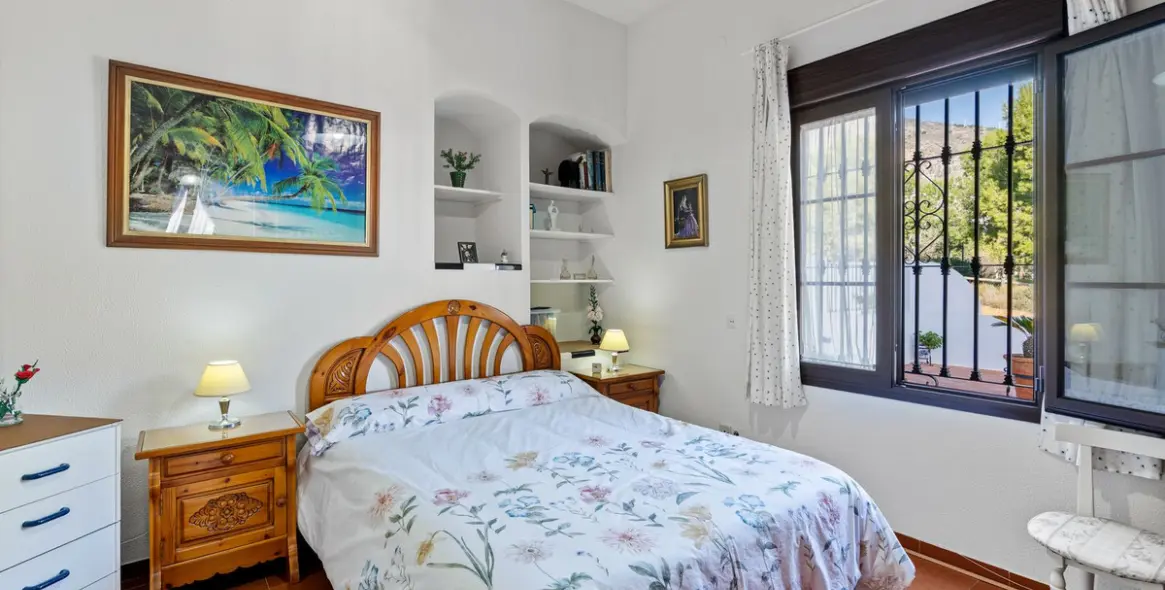 Sale of detached villa in Arroyo de la Miel 13