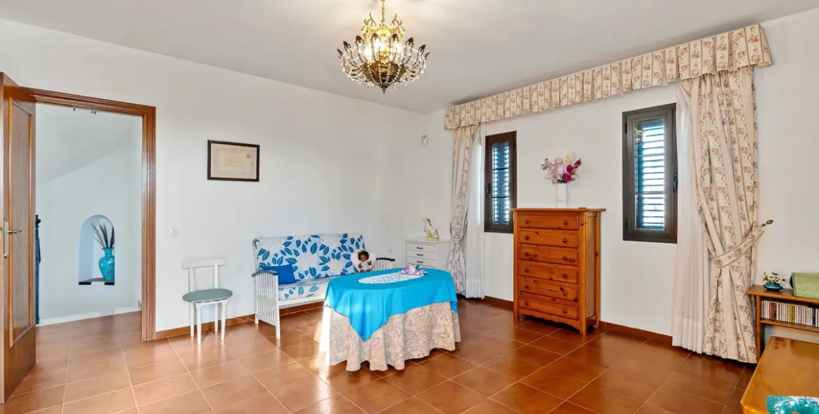 Sale of detached villa in Arroyo de la Miel 17