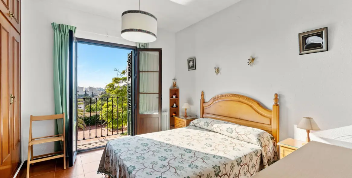 Sale of detached villa in Arroyo de la Miel 18