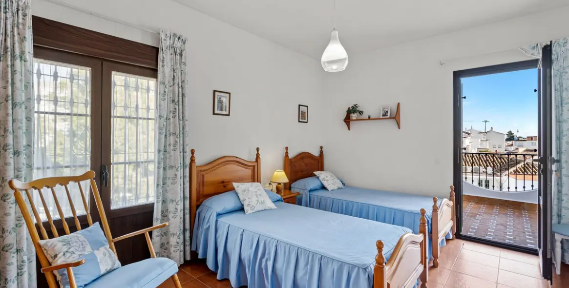 Sale of detached villa in Arroyo de la Miel 22