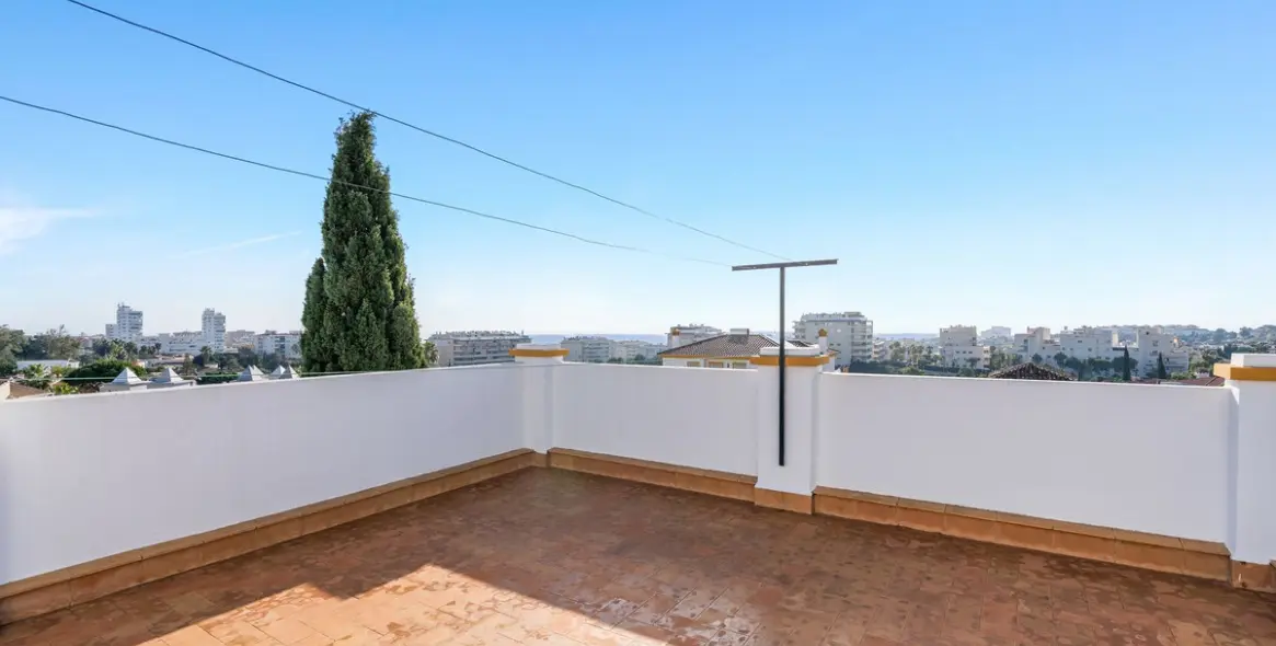 Sale of detached villa in Arroyo de la Miel 26