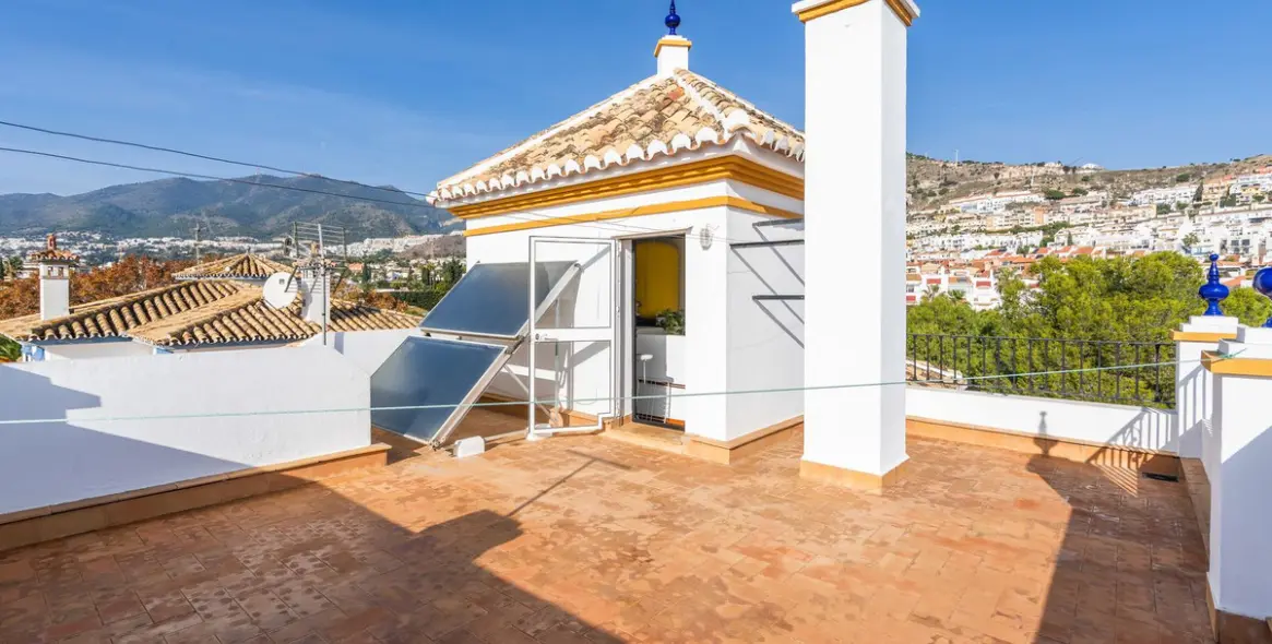 Sale of detached villa in Arroyo de la Miel 27