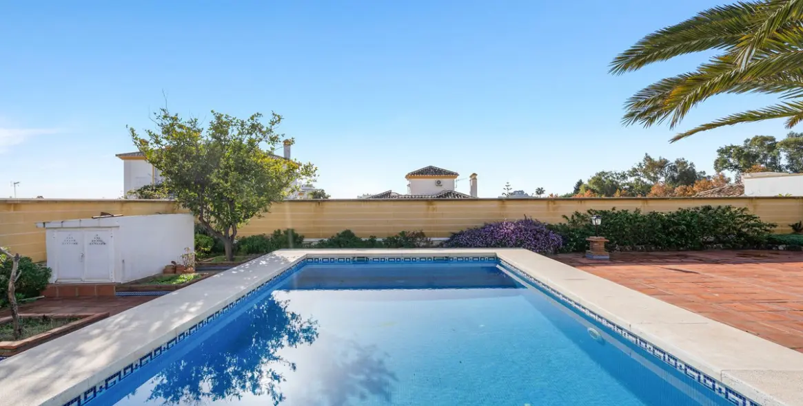 Sale of detached villa in Arroyo de la Miel 30