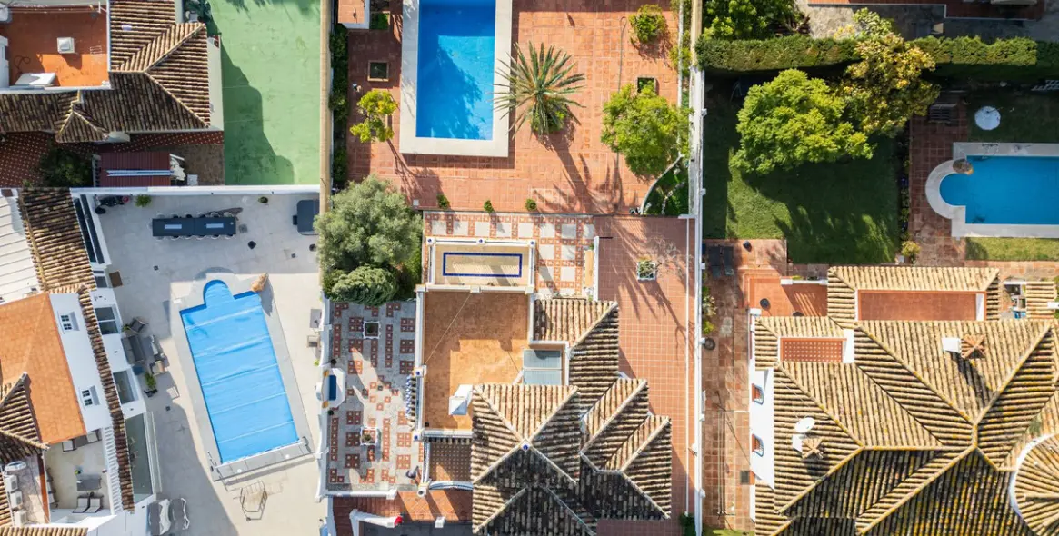 Sale of detached villa in Arroyo de la Miel 37