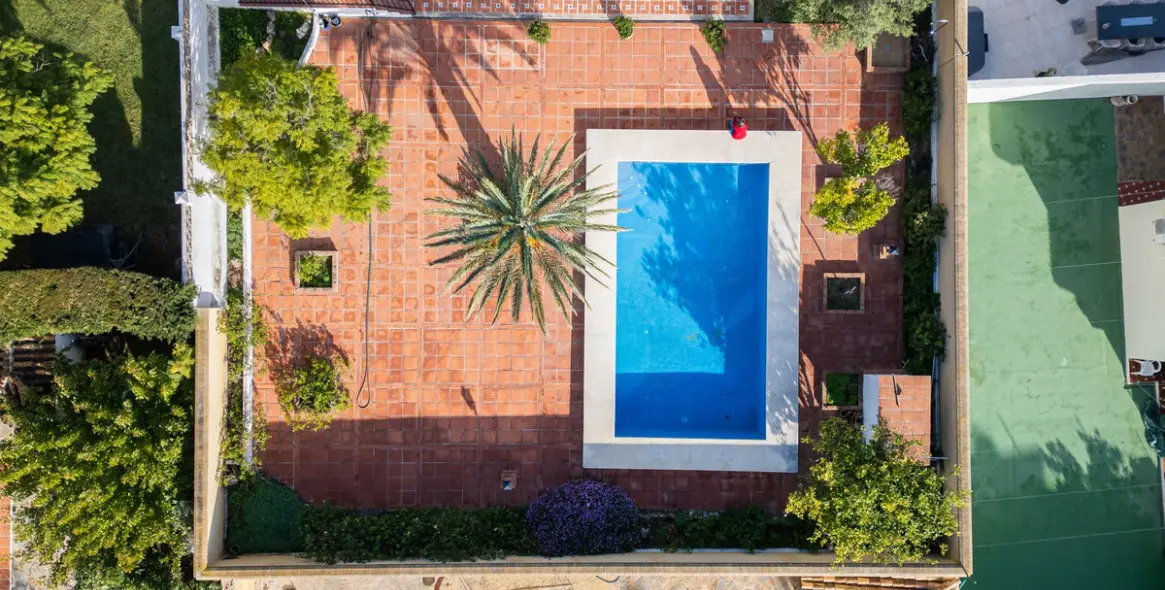 Sale of detached villa in Arroyo de la Miel 38