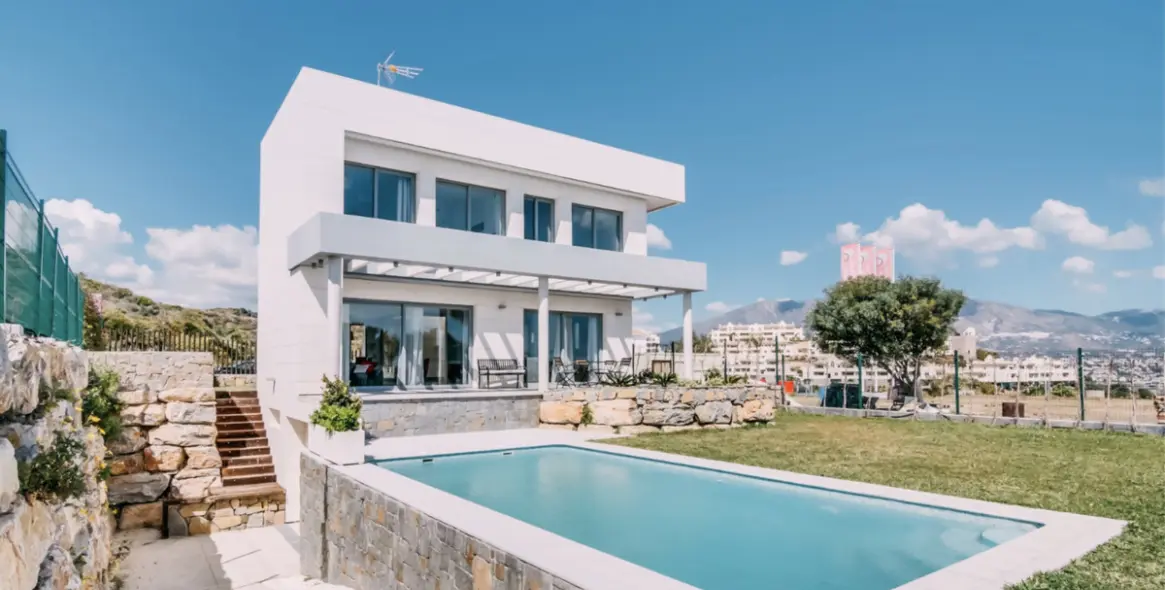 Продажа  отдельно стоящей виллы в Mijas Costa 1