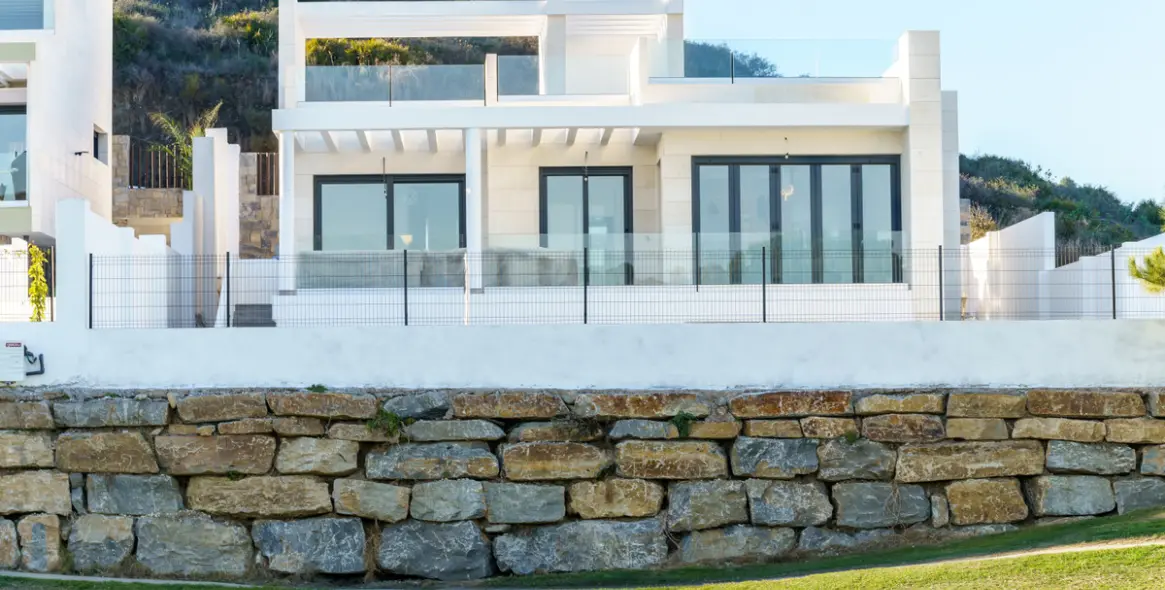 Продажа  отдельно стоящей виллы в Mijas Costa 2