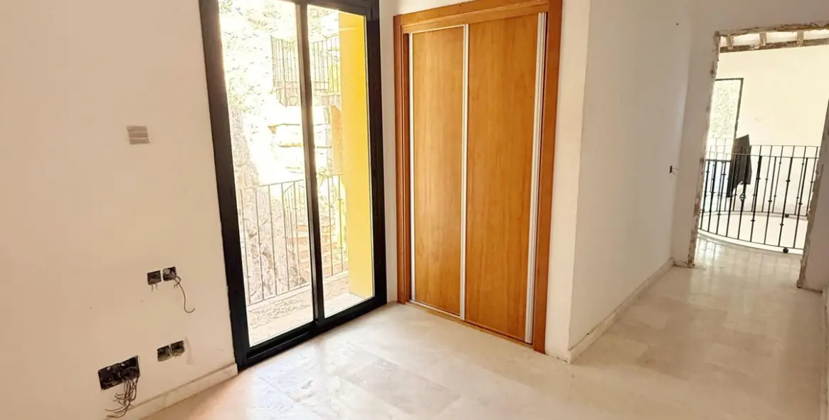 Продажа  отдельно стоящей виллы в Marbella East (район Elviria) 16