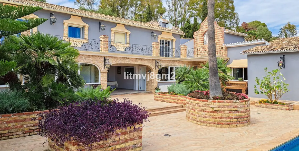 Sale of detached villa in Benahavís 1