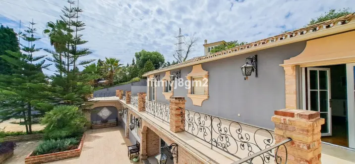 Sale of detached villa in Benahavís 2