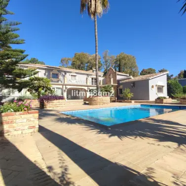 Sale of detached villa in Benahavís