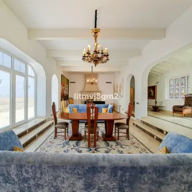 Sale of detached villa in Benahavís