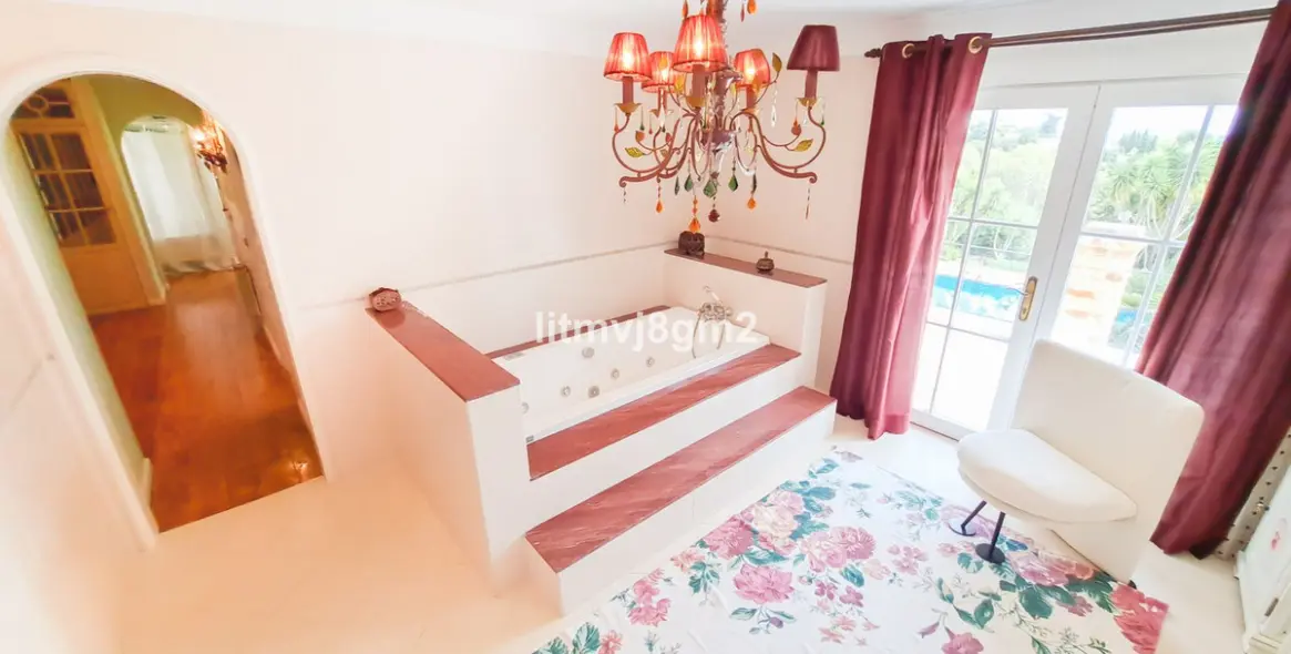 Sale of detached villa in Benahavís 16