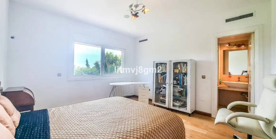 Sale of detached villa in Benahavís 17